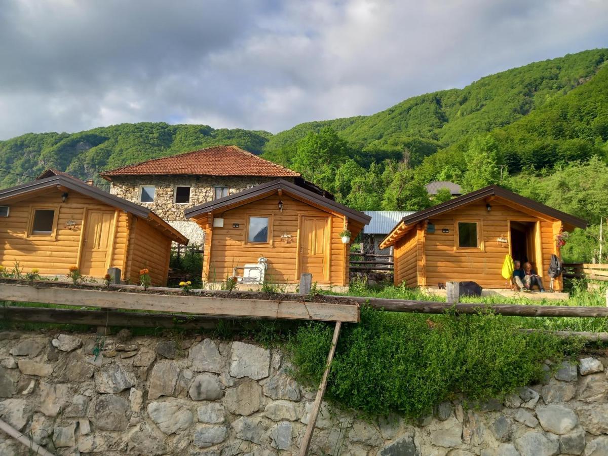 Dedushi Guesthouse &Wood Cabins-Camping Place Gusinje Exterior foto